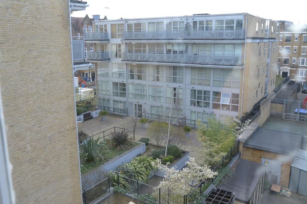 London Borough Station Apartment Bagian luar foto